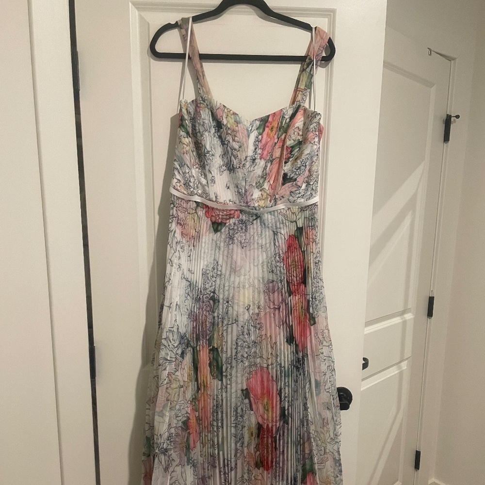 NEVER BEEN WORN Marchesa Notte Pleated Chiffon Gown, Size 14 Tags on